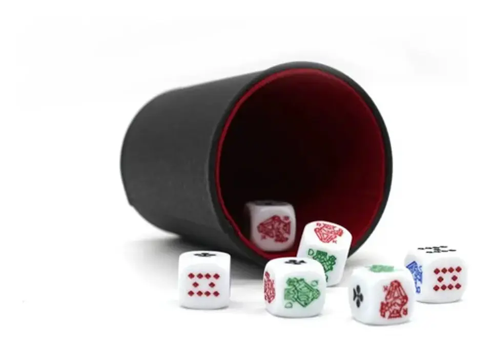 Cacho Yahtzee Juego De Mesa Tatuco Plástico + 6 Dados  6