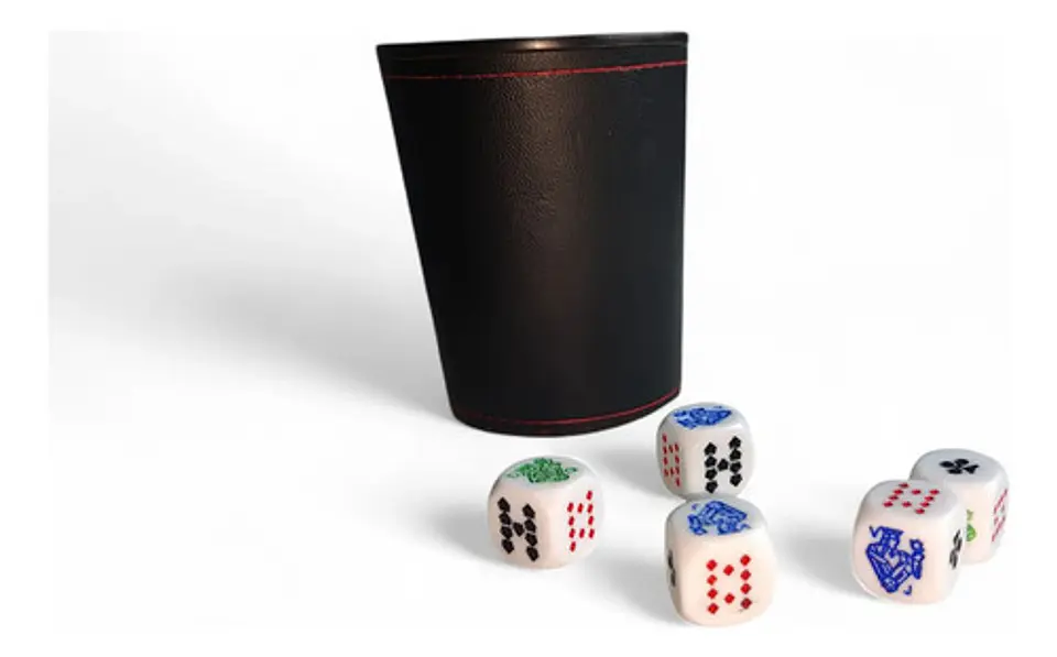 Cacho Yahtzee Juego De Mesa 4 Tatucos  Paño + 20 Dados Poker 5
