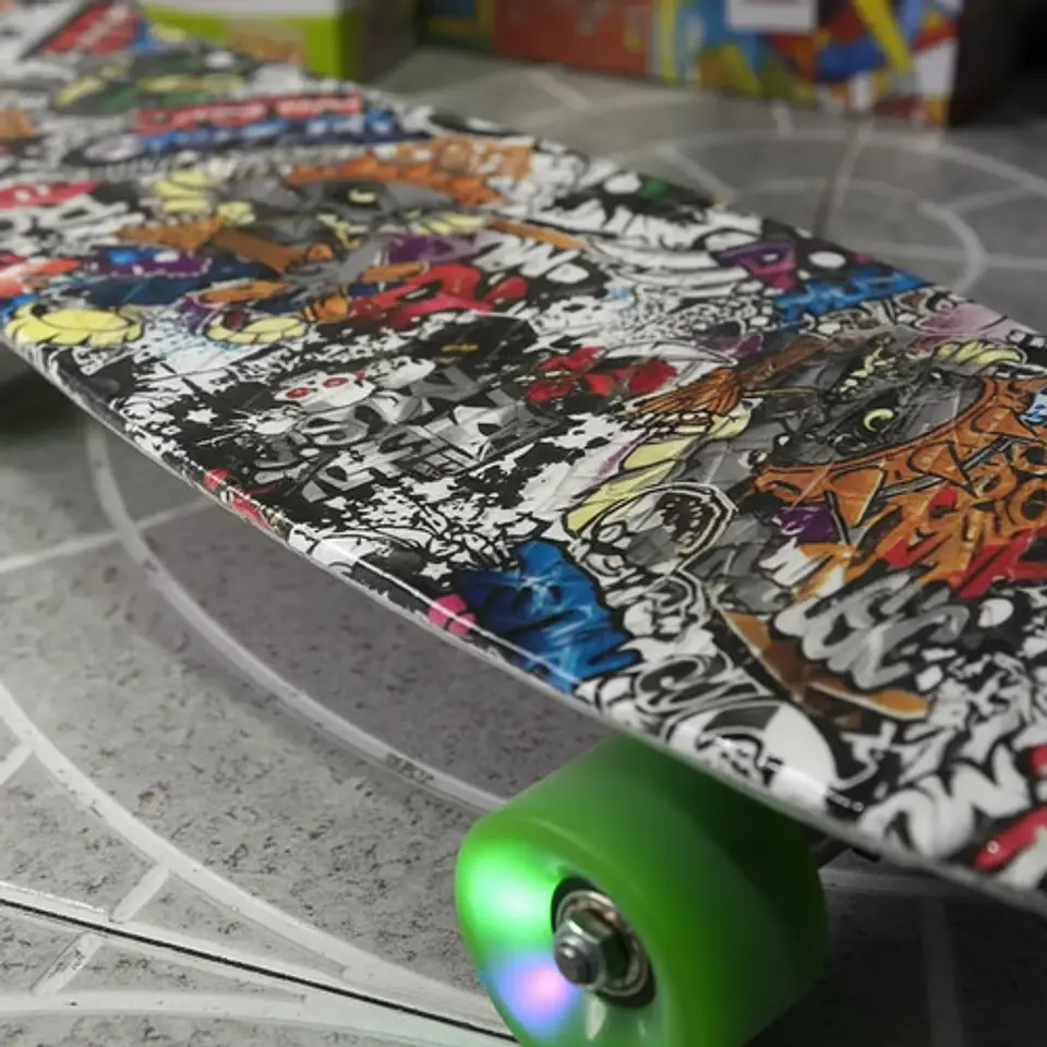 Patineta Penny Estampada 65cm Con Agarre Niños Skate Luces  10