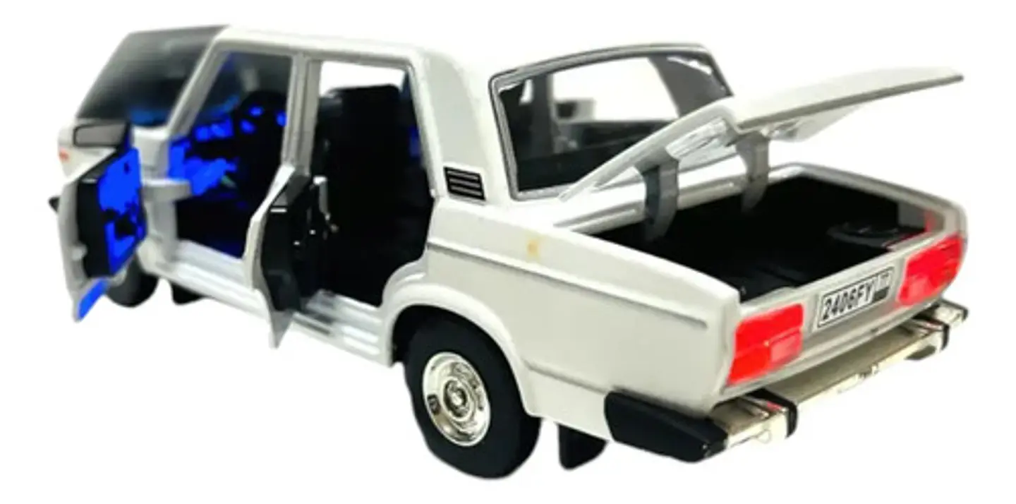 Fiat 125p, Auto Escala 1:24, Metálico Con Luces Sin Caja. 9