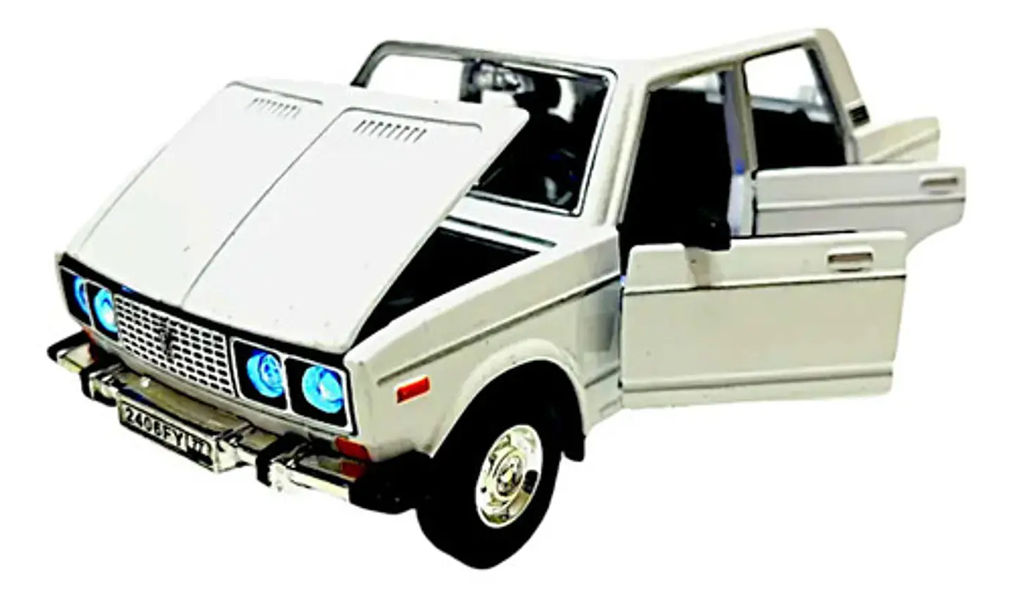 Fiat 125p, Auto Escala 1:24, Metálico Con Luces Sin Caja. 11