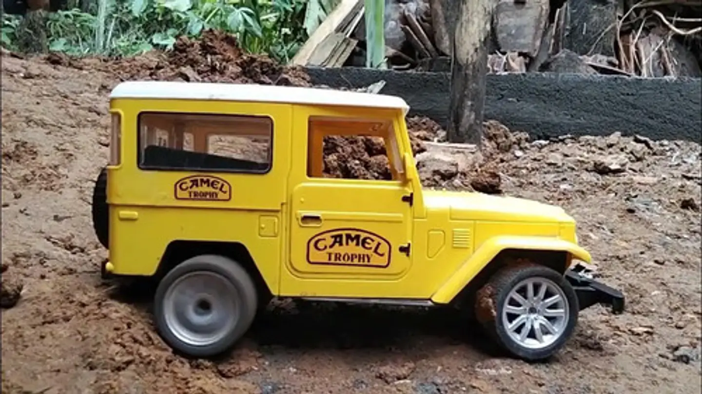 Carro A Control Remoto Toyota Fj40 Luces Y Sonidos 6