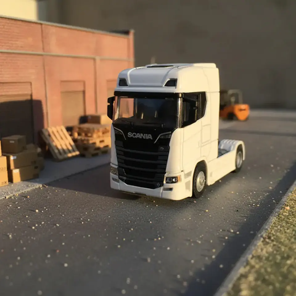 Cabezote Escala Camion Scania Coleccion Luces Sonido 15