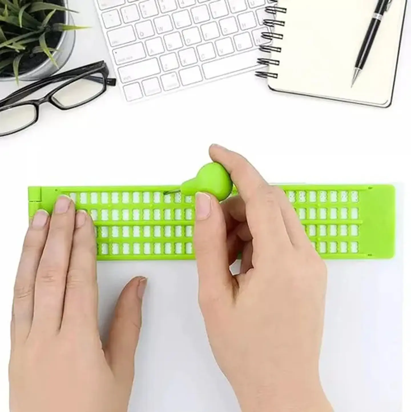 Pizarra De Escritura Braille 4 Líneas Y Punzador Invidentes 2
