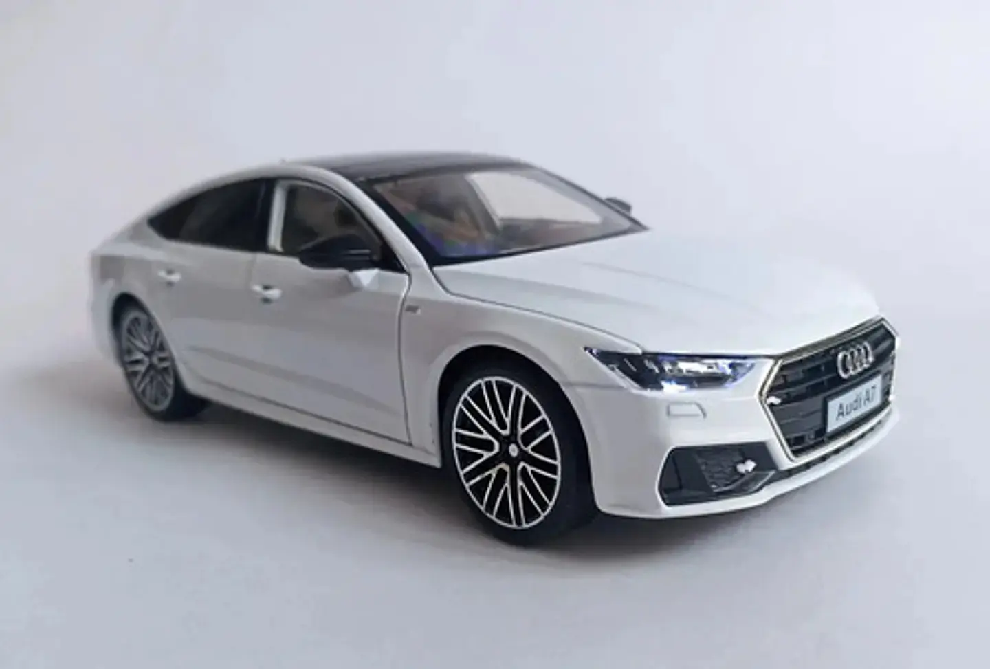 Auto Metálico Con Luces, Audi A7, Escala 1/24. 2