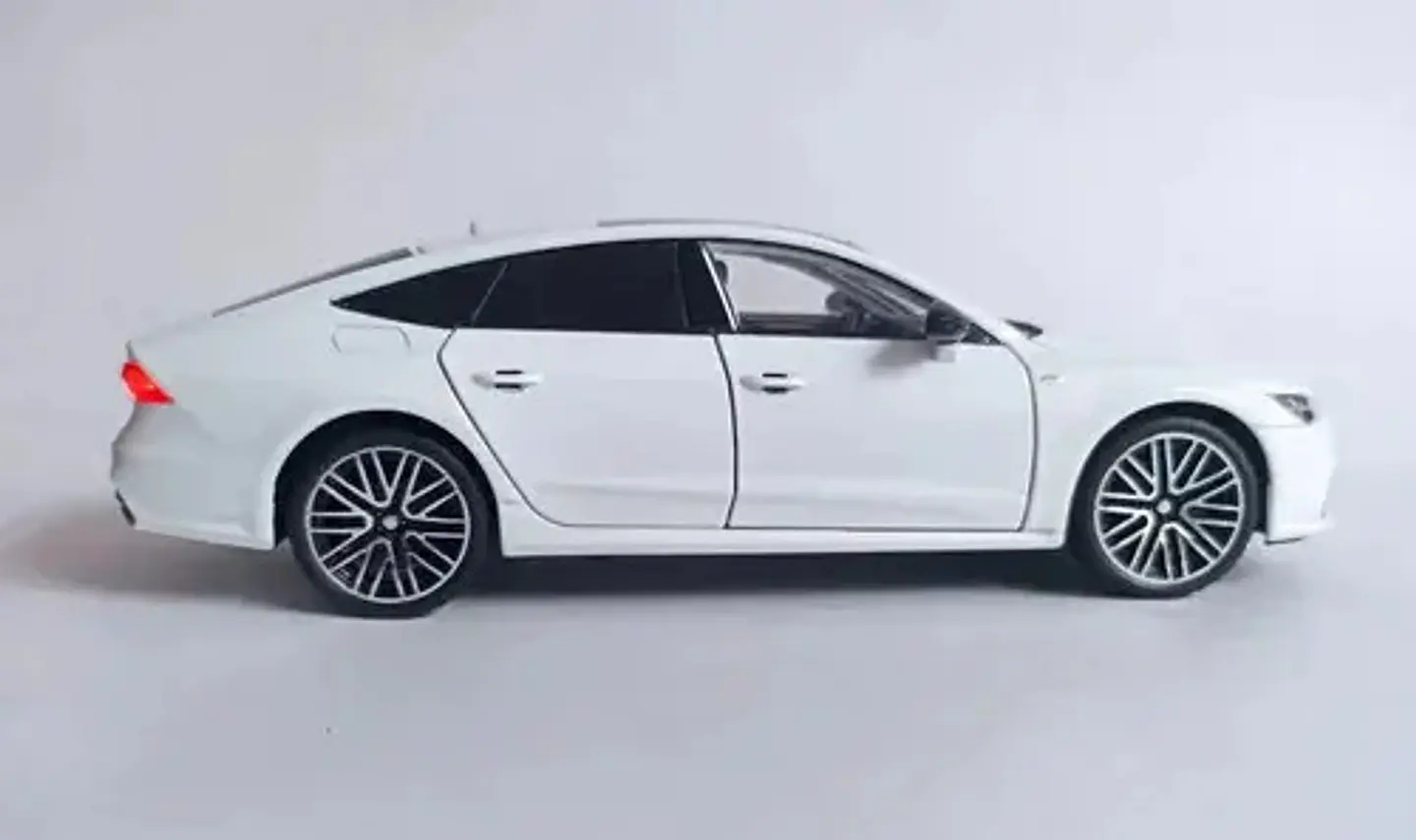Auto Metálico Con Luces, Audi A7, Escala 1/24. 4