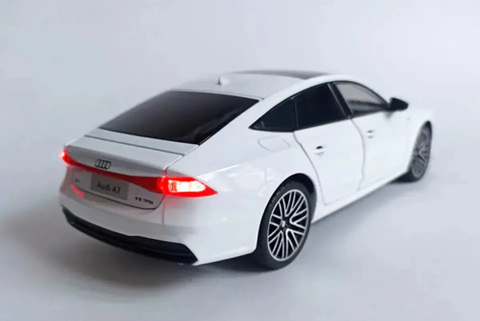 Auto Metálico Con Luces, Audi A7, Escala 1/24. 5