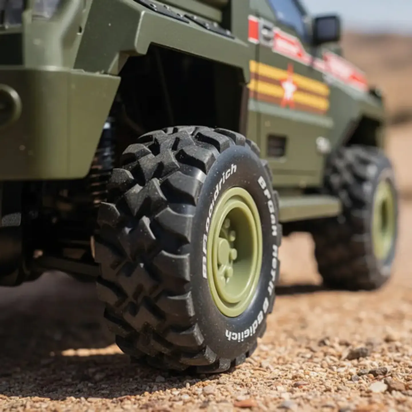 Vehiculo Militar A Escala 1:24 Abre Puertas Capo Control Rc 6
