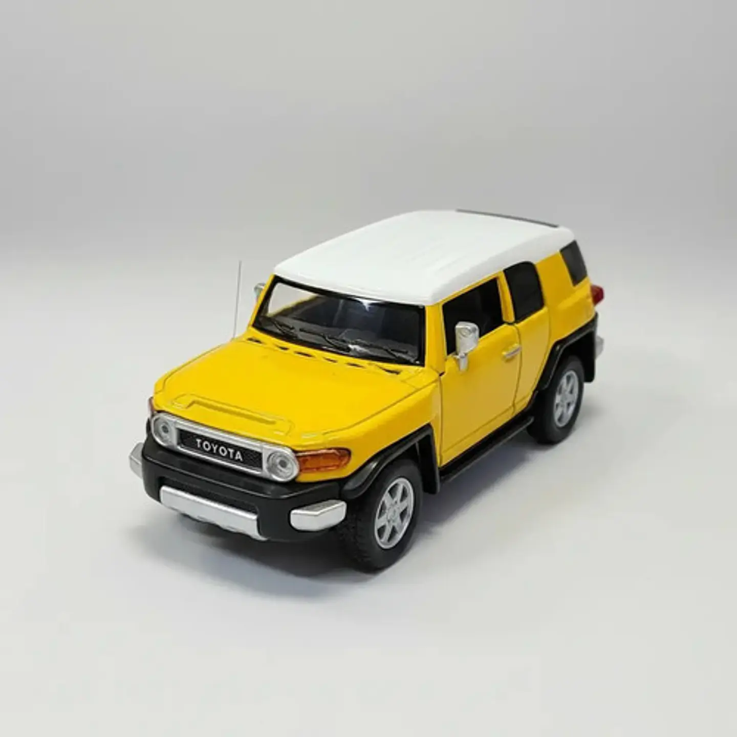 Escala 1:43/ 11cms Largo / Toyota Fj Land Cruiser/ Metalico 16