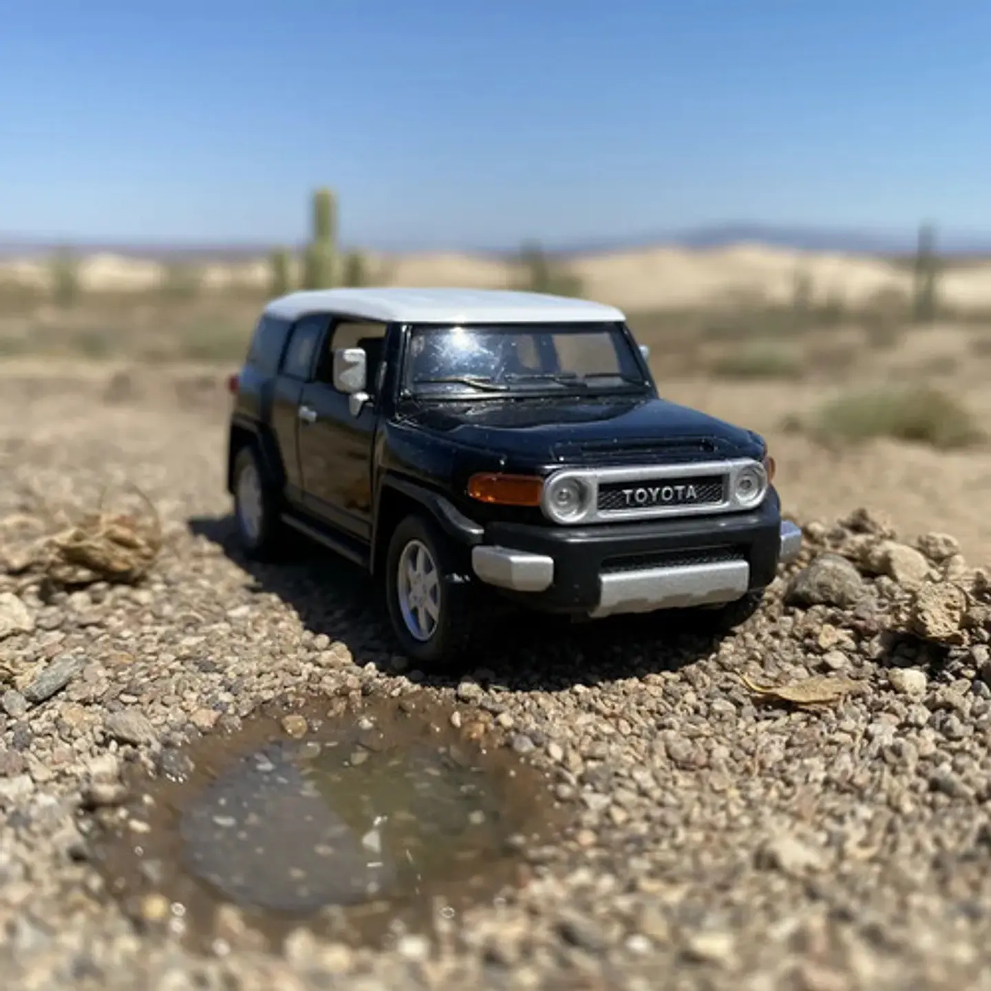 Escala 1:43/ 11cms Largo / Toyota Fj Land Cruiser/ Metalico 28