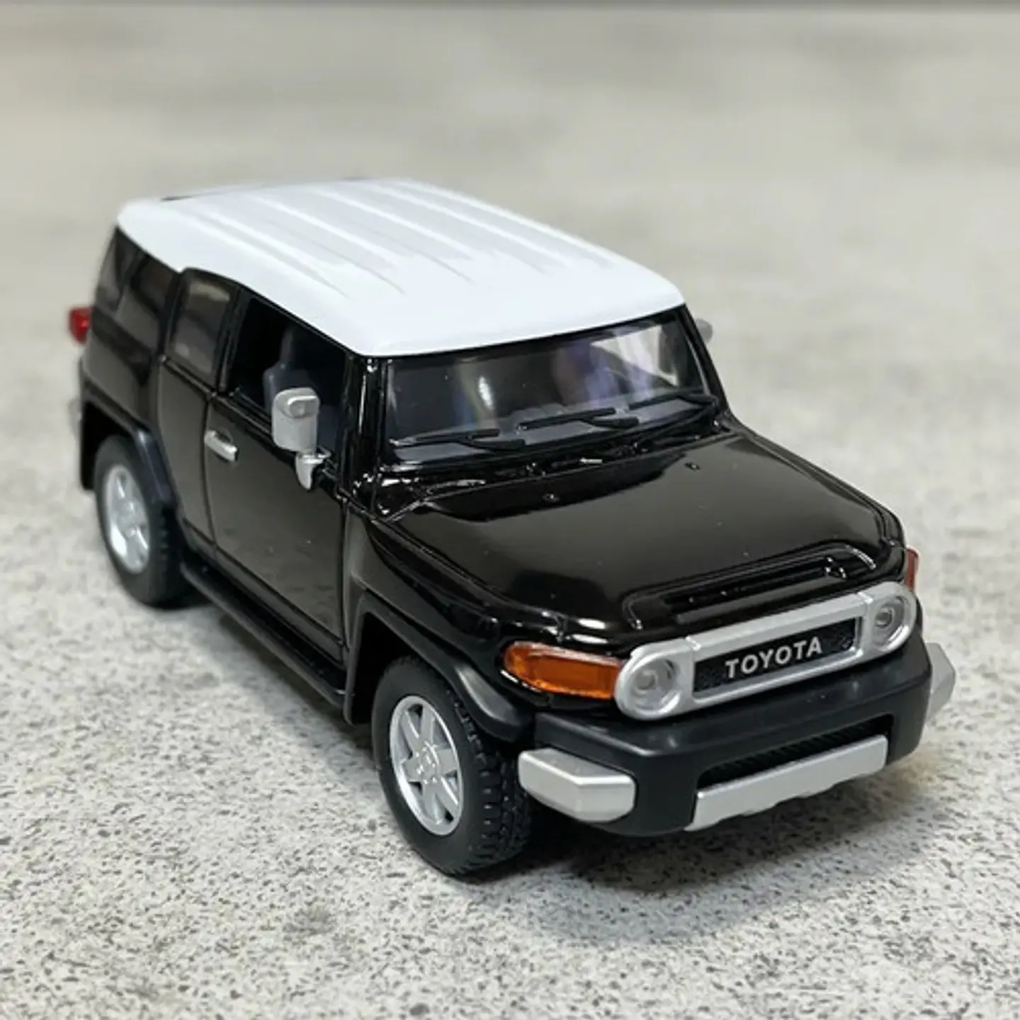 Escala 1:43/ 11cms Largo / Toyota Fj Land Cruiser/ Metalico 29