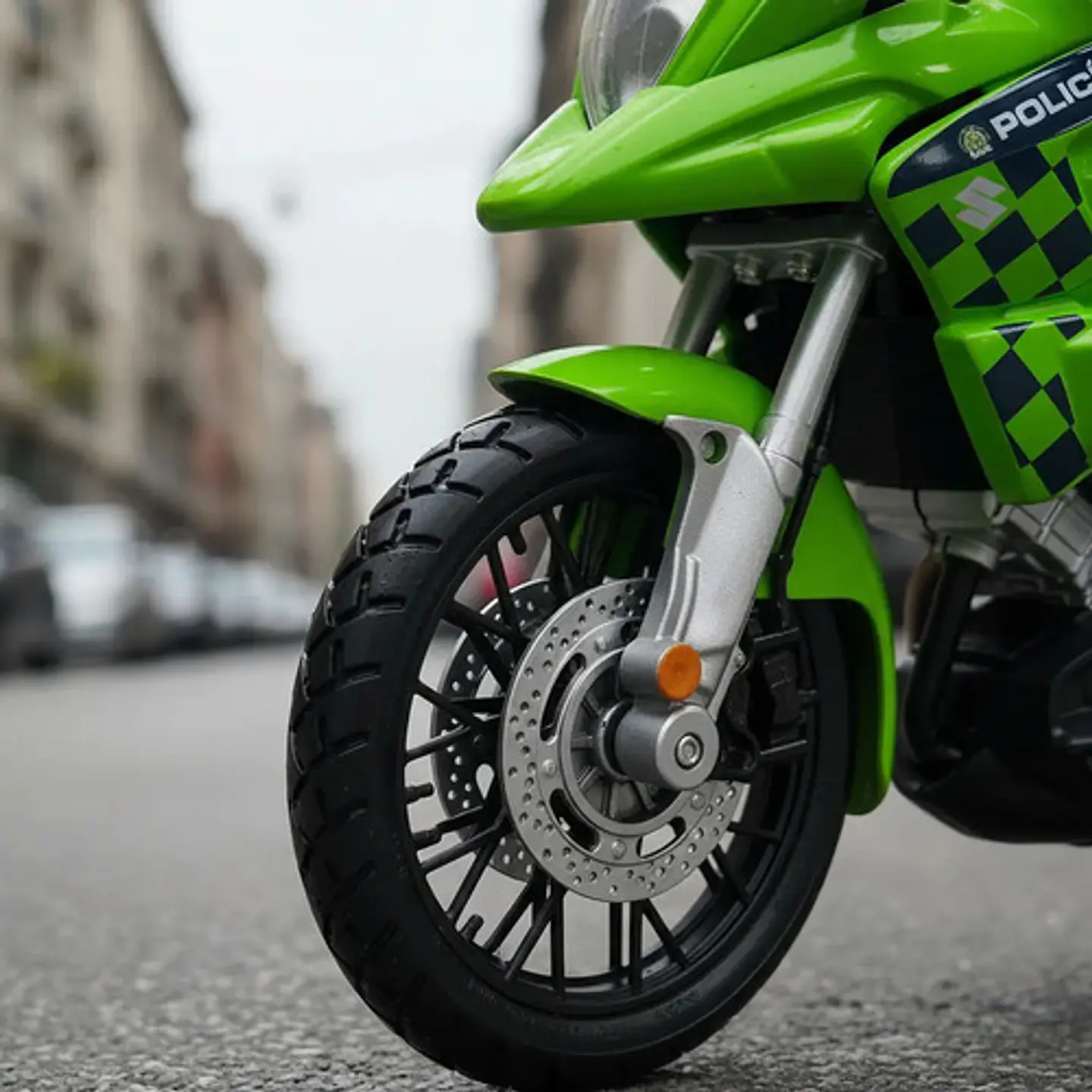 Moto De Colección Policia Suzuki Maisto Escala 1:12 3
