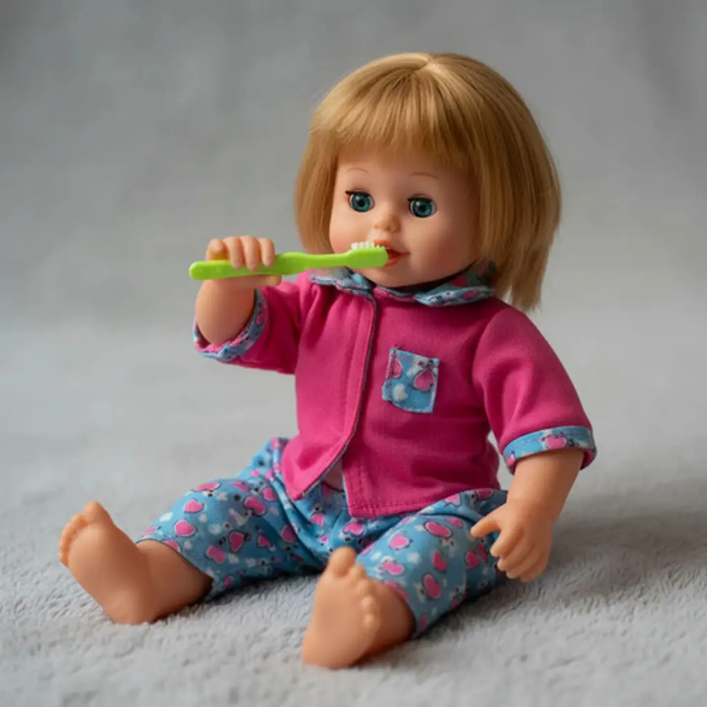 Muñeca Con Cepillo De Dientes Se Lava Los Dientes 1