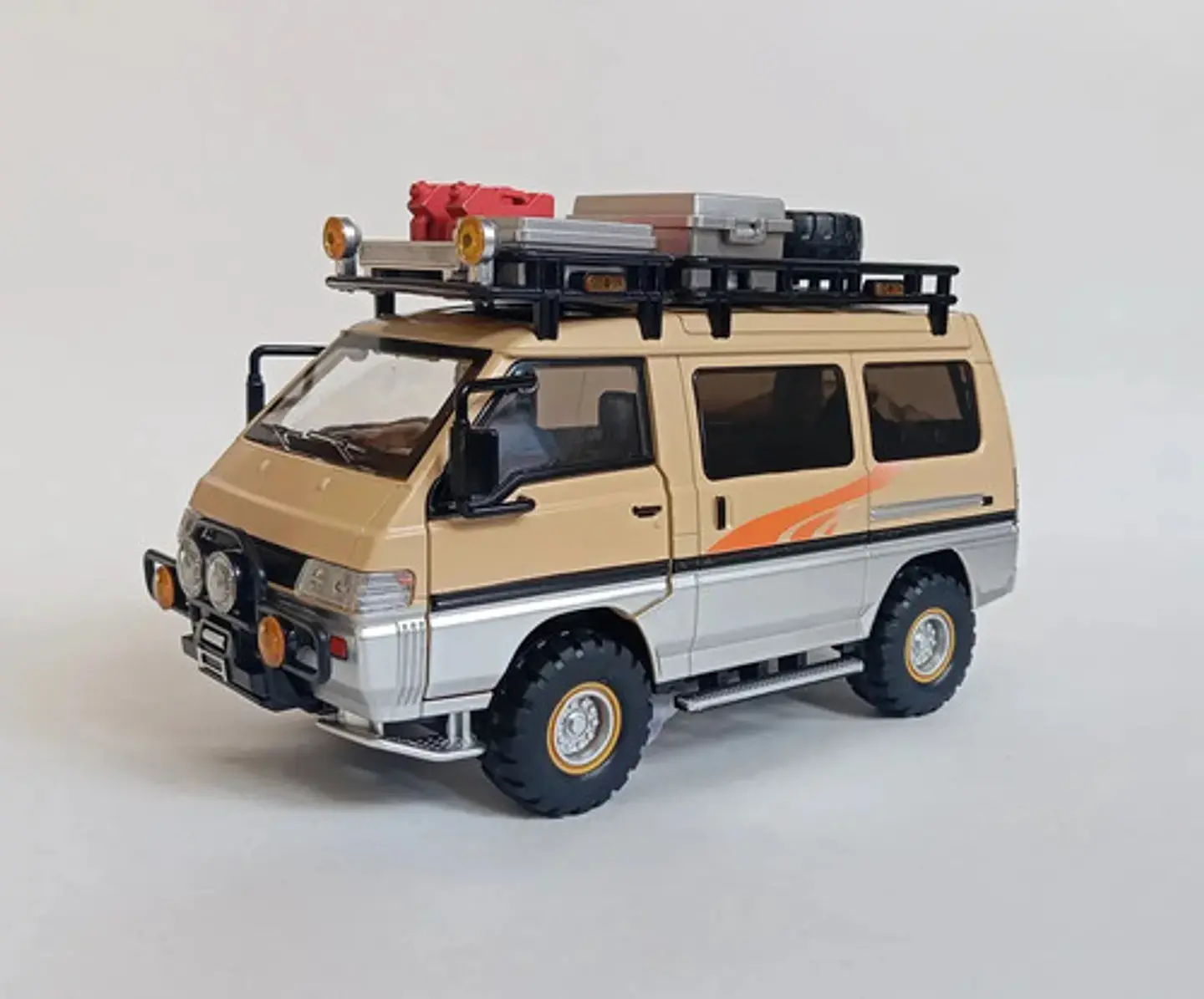 Carro Mitsubishi Delica L300 4x4 Off-road Auto A Escala 1:24 1