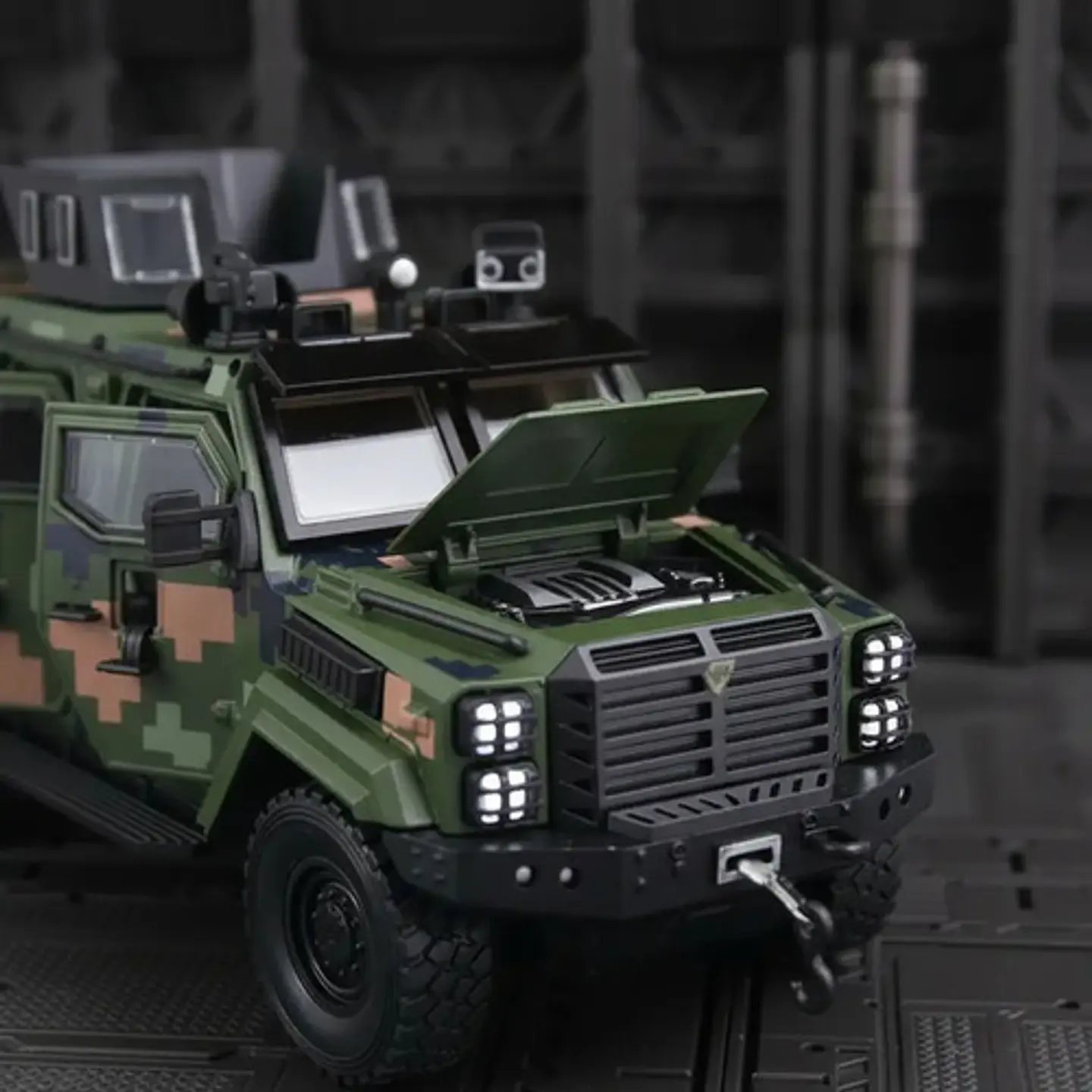 Carro A Escala 1:24 Militar Blindado Sirena Y Luces Metalic 4