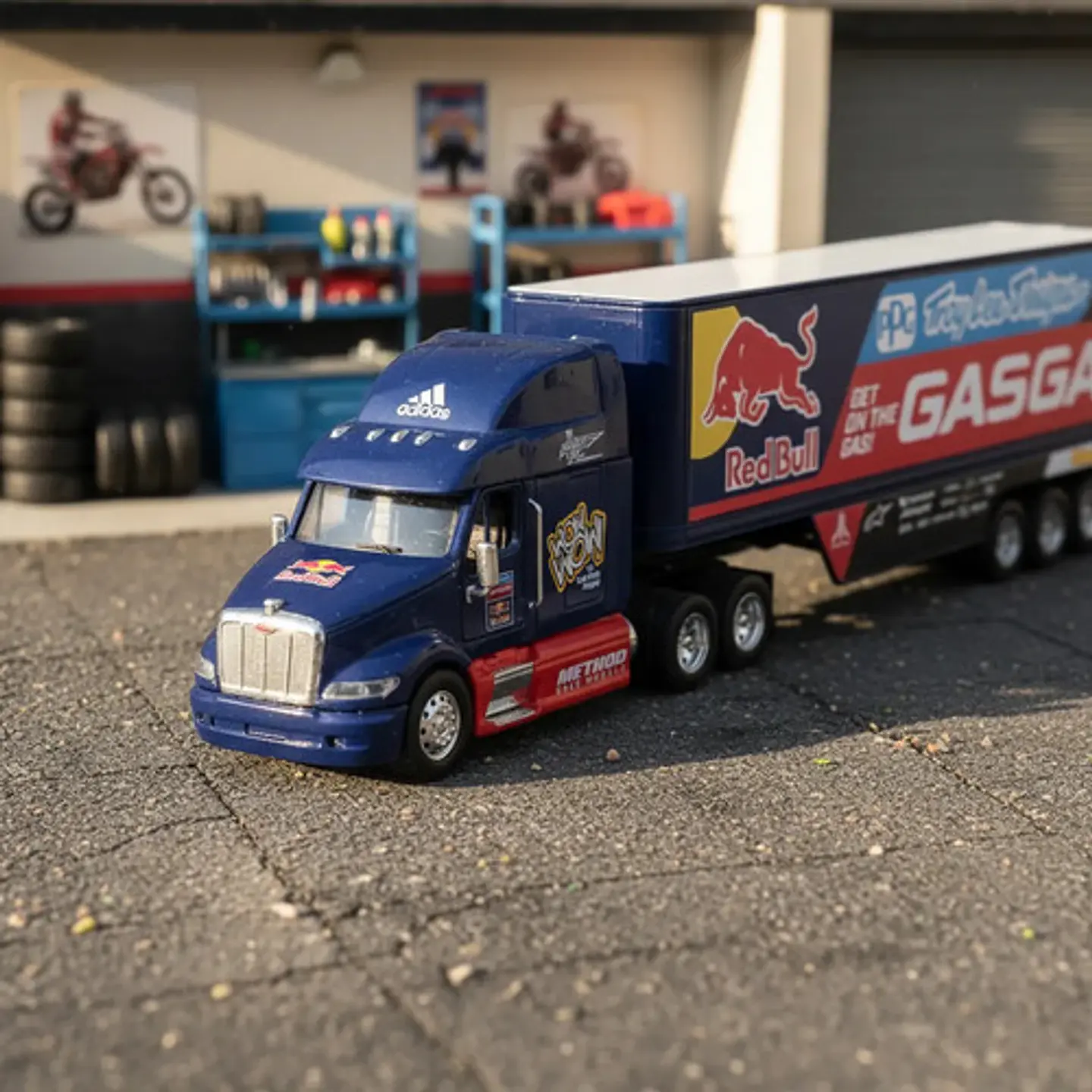 Camión New Ray 1:32 Gasgas  Troy Lee Designs 5