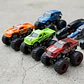 Set De Monster Trucks Metálicos Con Lanzador 8 Piezas - Miniatura 4