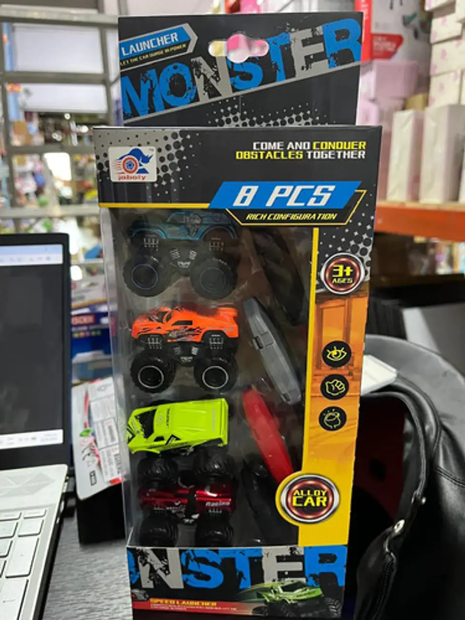 Set De Monster Trucks Metálicos Con Lanzador 8 Piezas 6