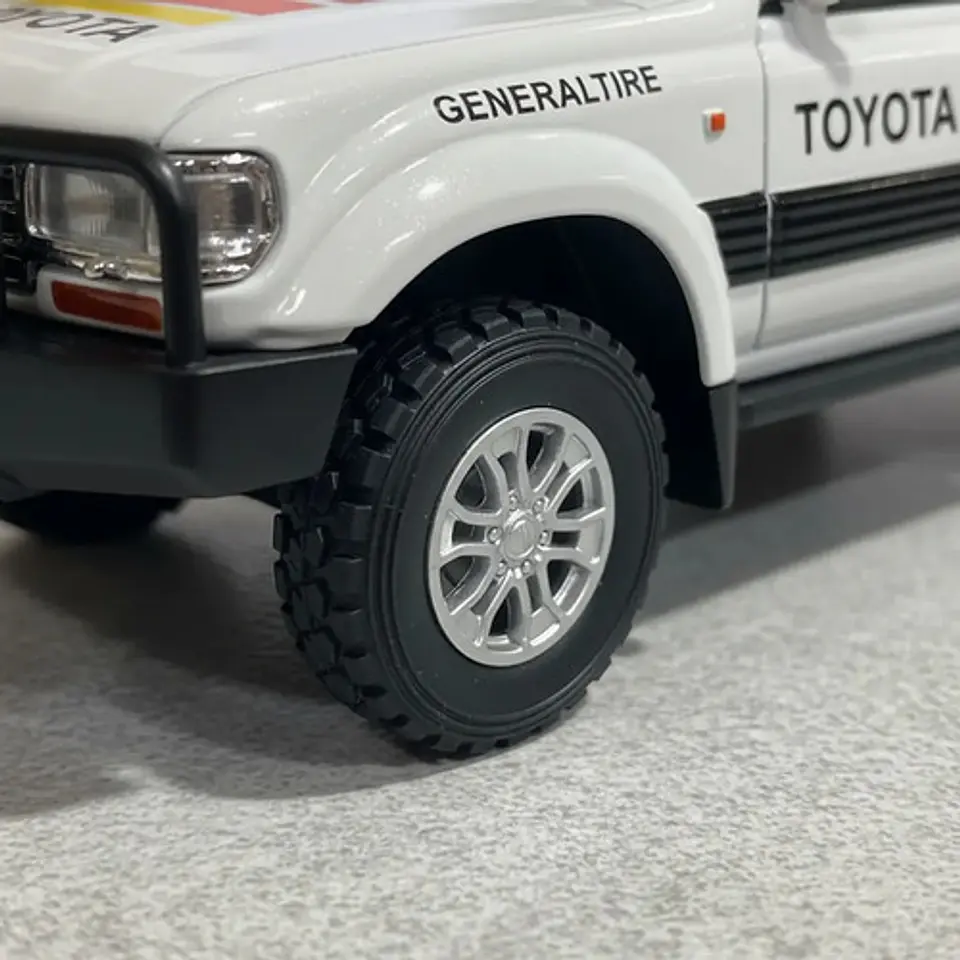 Toyota Lc80, Camioneta De Colección Escala 1:24, Con Luces. 5