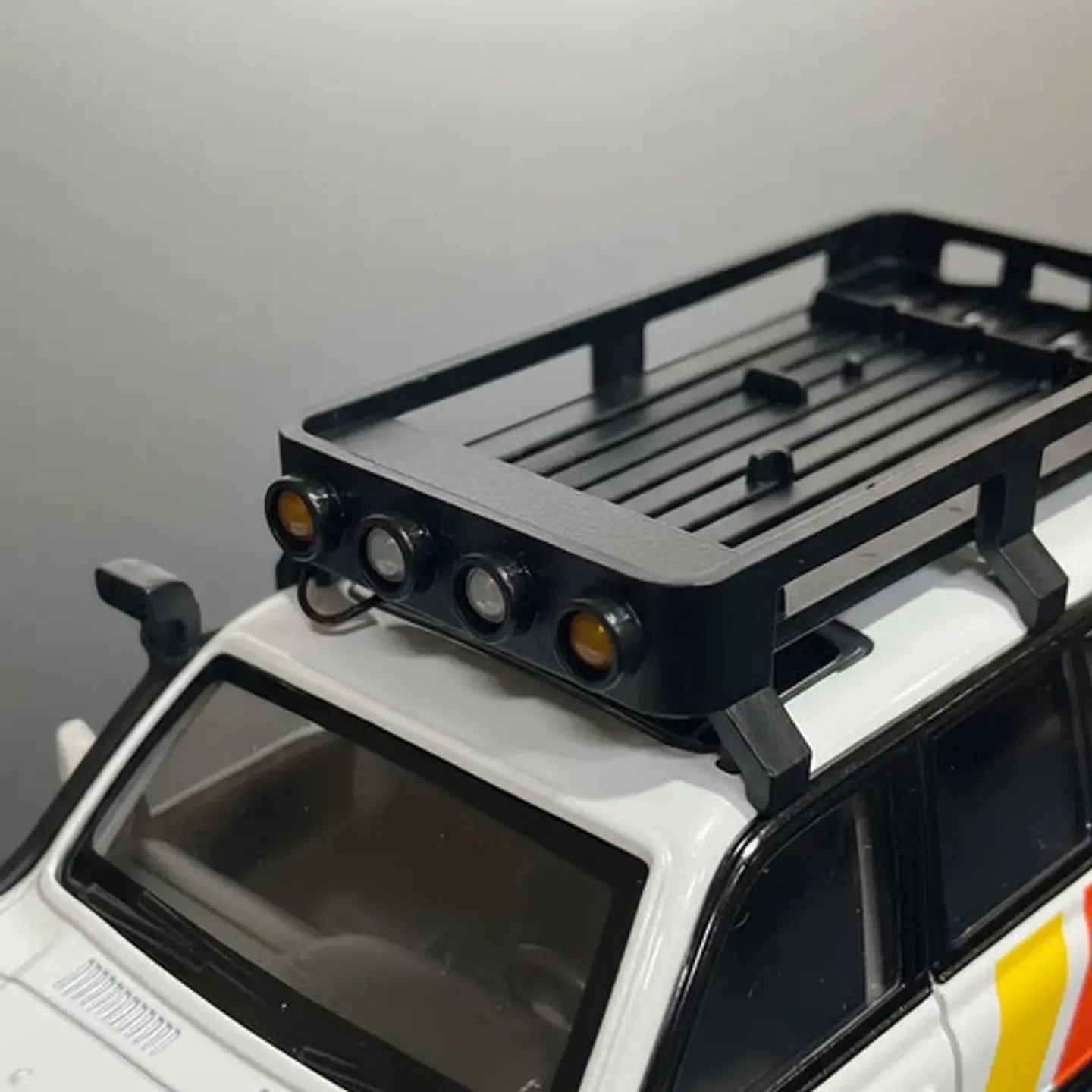 Toyota Lc80, Camioneta De Colección Escala 1:24, Con Luces. 6