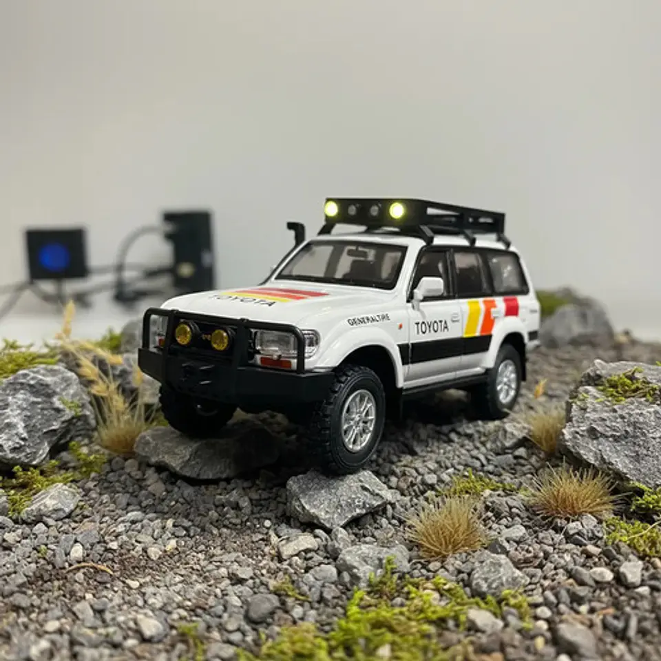 Toyota Lc80, Camioneta De Colección Escala 1:24, Con Luces. 7