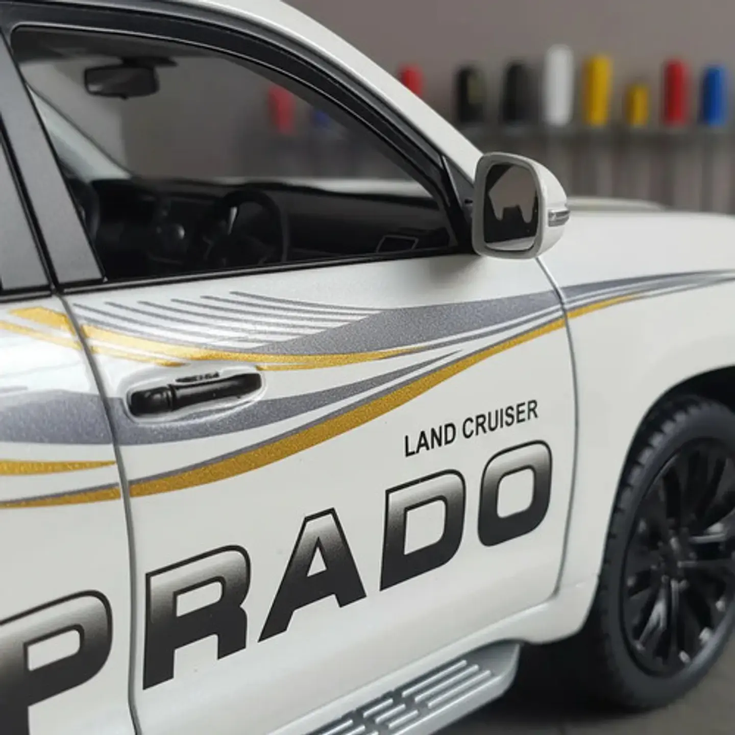 Toyota Prado A Escala 1:18 Metálico Con Luces Lujosa Avatibl 7