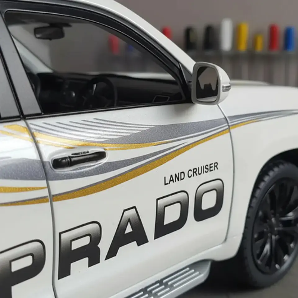 Toyota Prado A Escala 1:18 Metálico Con Luces Lujosa Avatibl 7