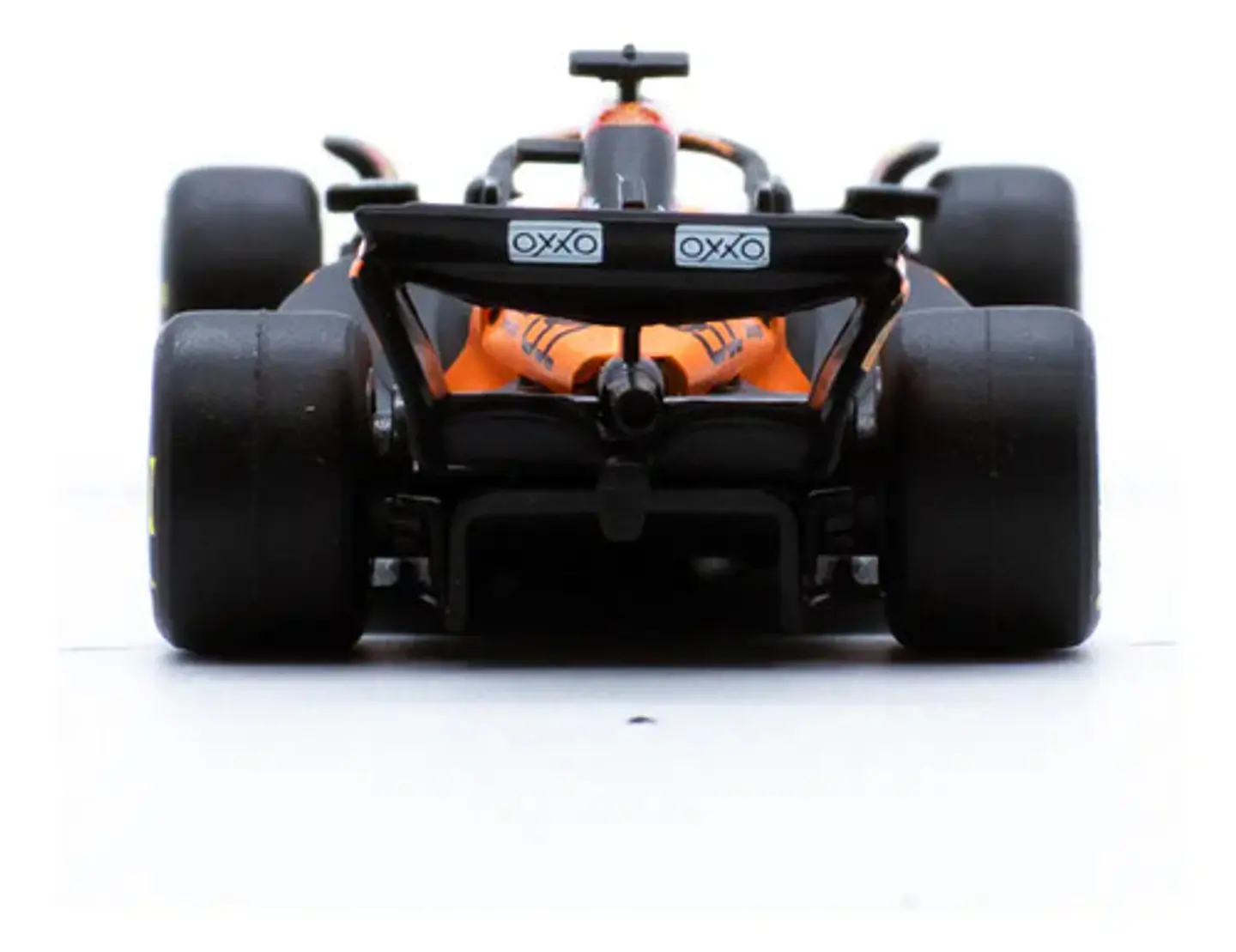 Auto Bburago Race Mclaren Mcl39 2025 Escala 1:64 Piastri #81 5