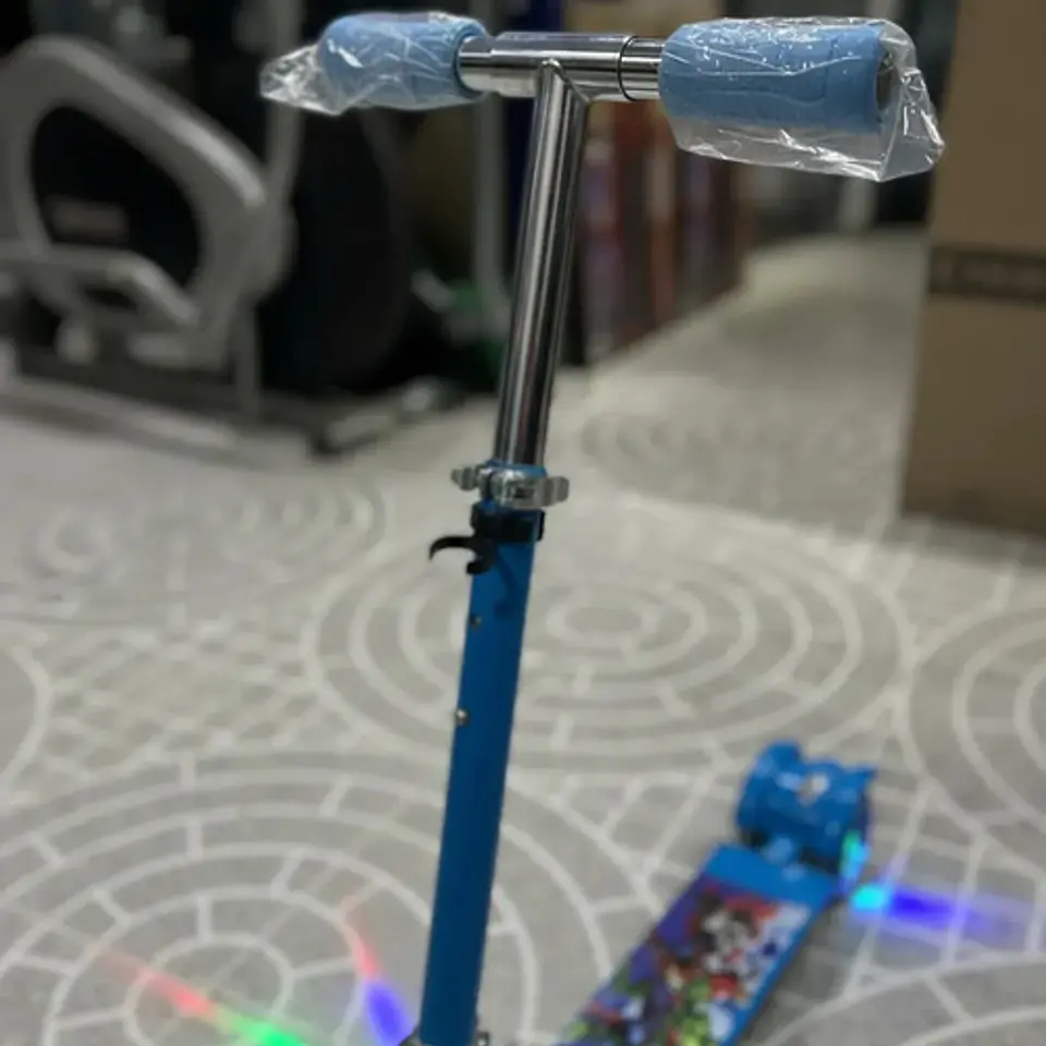 Patineta Monopatín Scooter Plegable 3 Llantas Luces 20