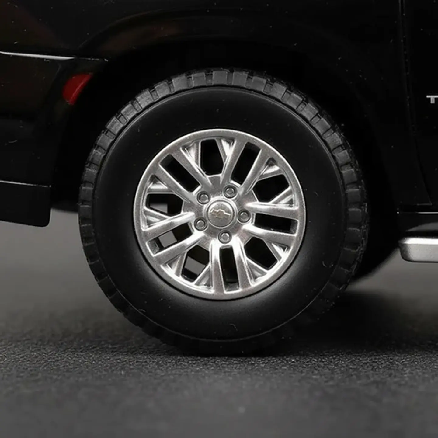 Carro A Escala 1:36 Chevrolet Tahoe Camioneta Colección 3