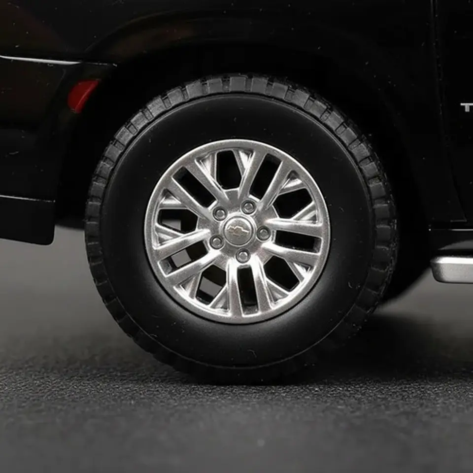 Carro A Escala 1:36 Chevrolet Tahoe Camioneta Colección 3