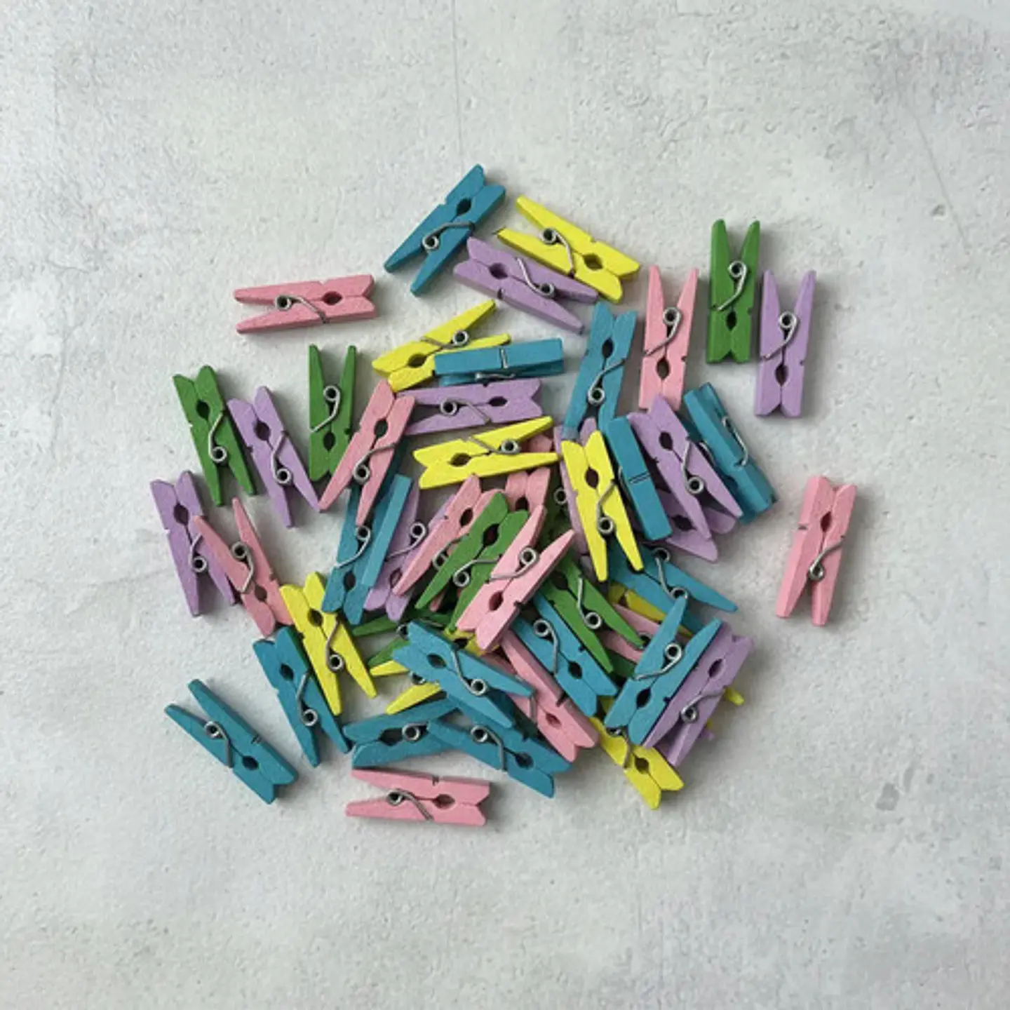 Miniganchos De Madera X 50 Unidades De Colores Surtidos 1
