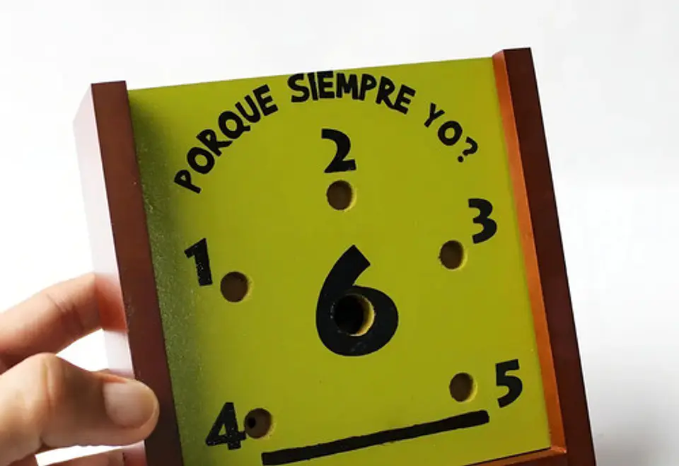 Juego de Mesa ¿Por Qué Siempre Yo? para 2 a 5 Jugadores y Edades de 5+ Años 4