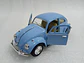 Volkswagen Beetle 1976 Kinsmart (escala 1:32) 12 Cms. Azul - Miniatura 6