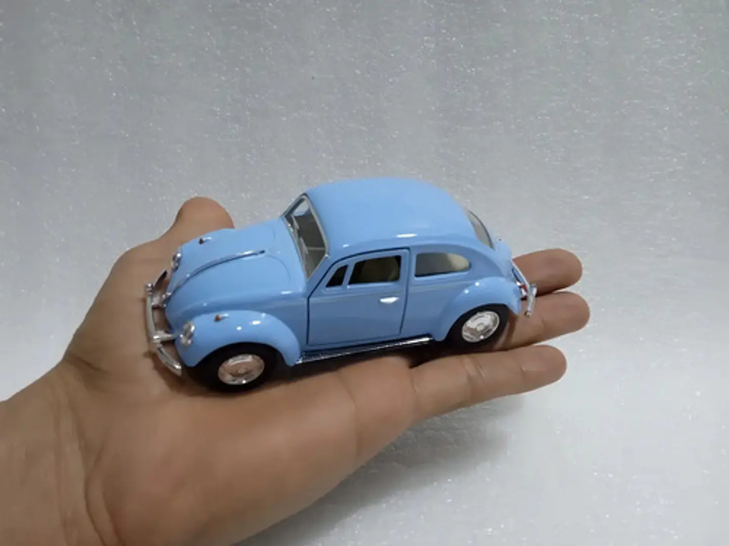 Volkswagen Beetle 1976 Kinsmart (escala 1:32) 12 Cms. Azul 10