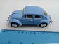 Volkswagen Beetle 1976 Kinsmart (escala 1:32) 12 Cms. Azul - Miniatura 11