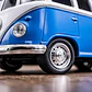 Carro A Escala 1:32 Volkswagen Kombi Clásica De Colección Azul Acero - Miniatura 4