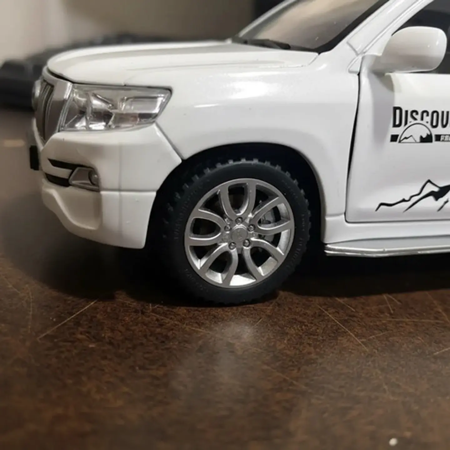 Carro A Escala 1:36 Toyota Land Cruiser Prado Colección Metá 3