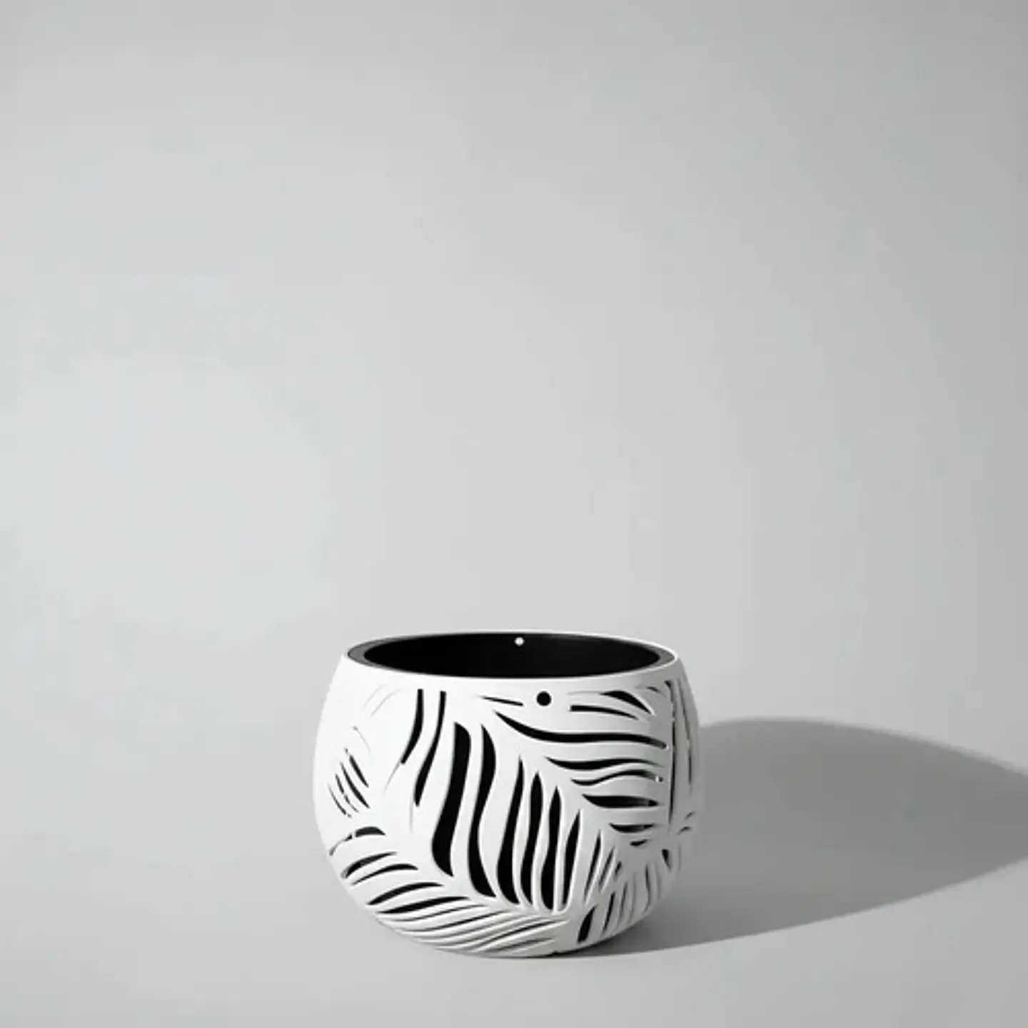Maceta Colgante Blanca Con Diseño De Hojas De Palmera Blanco Floreado Con Huecos 5
