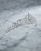 Tiara para arreglos de cabello para novia con diamantes de imitación dorados para debutantes - Miniatura 1