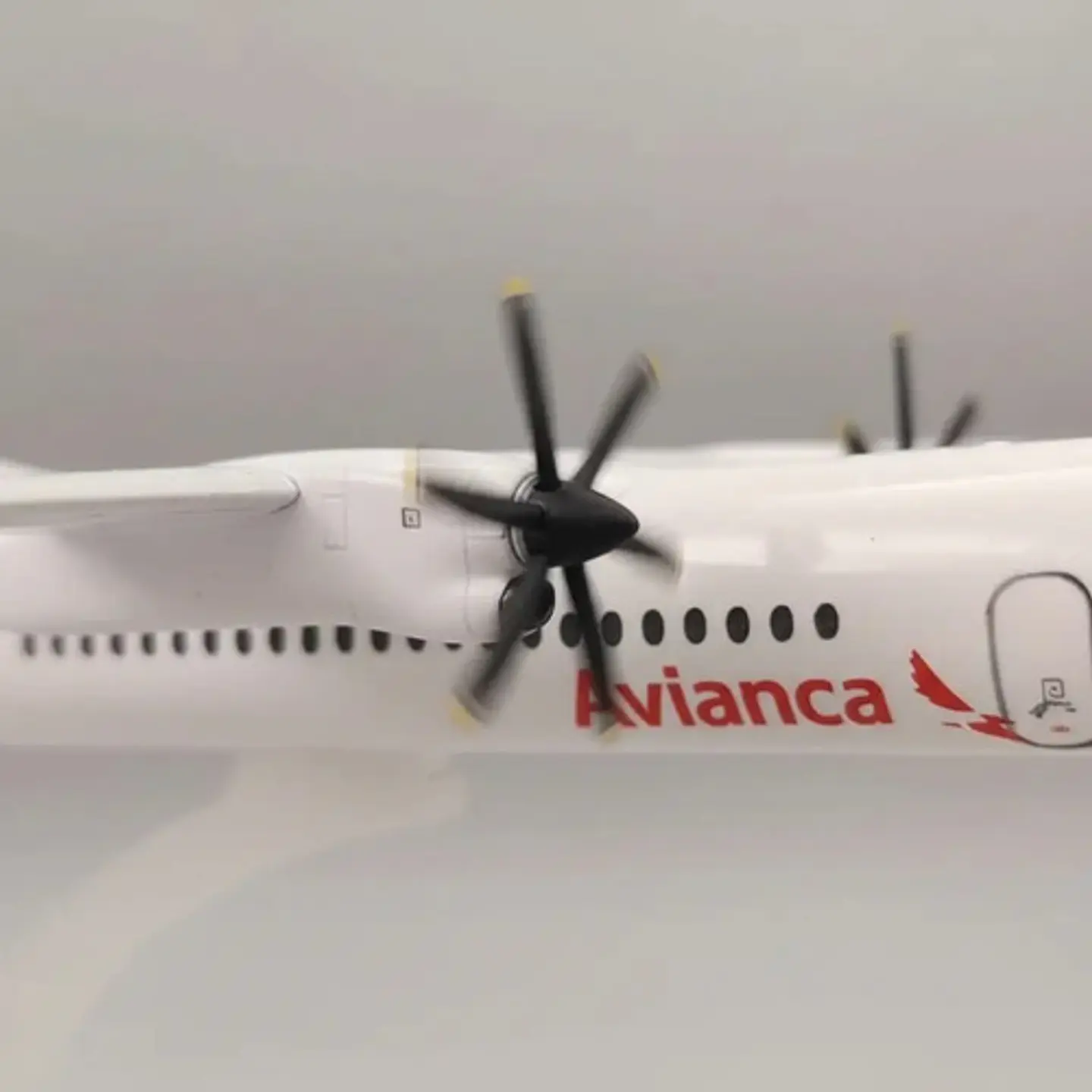 Avión Colección Metálico Escala 1:400-16cm 16