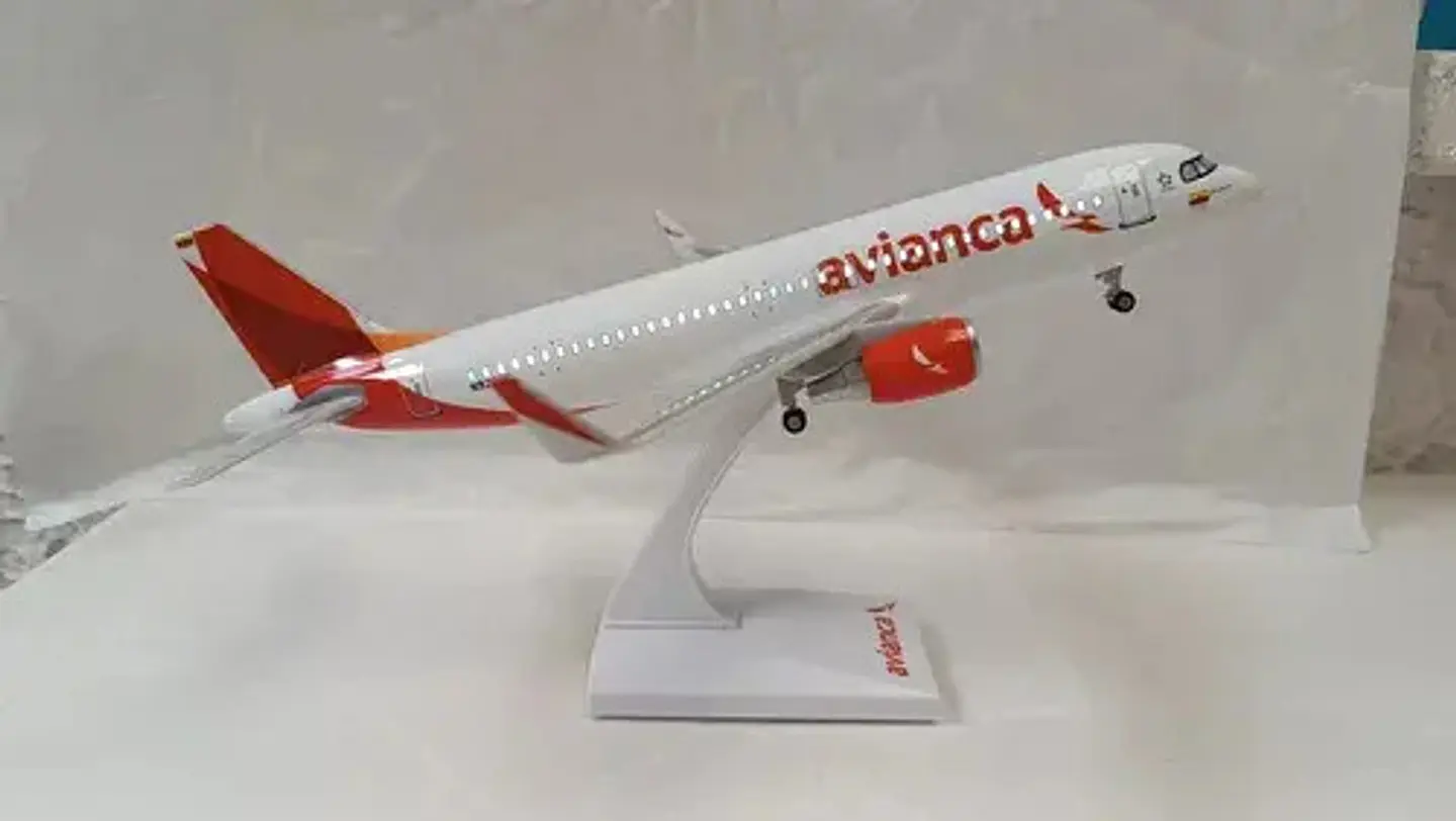 Aviónes Surtidos, Escala 1:200, 32 Cms De Largo, Sonidos. 3