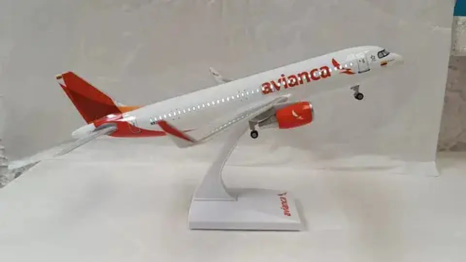 Aviónes Surtidos, Escala 1:200, 32 Cms De Largo, Sonidos. 3