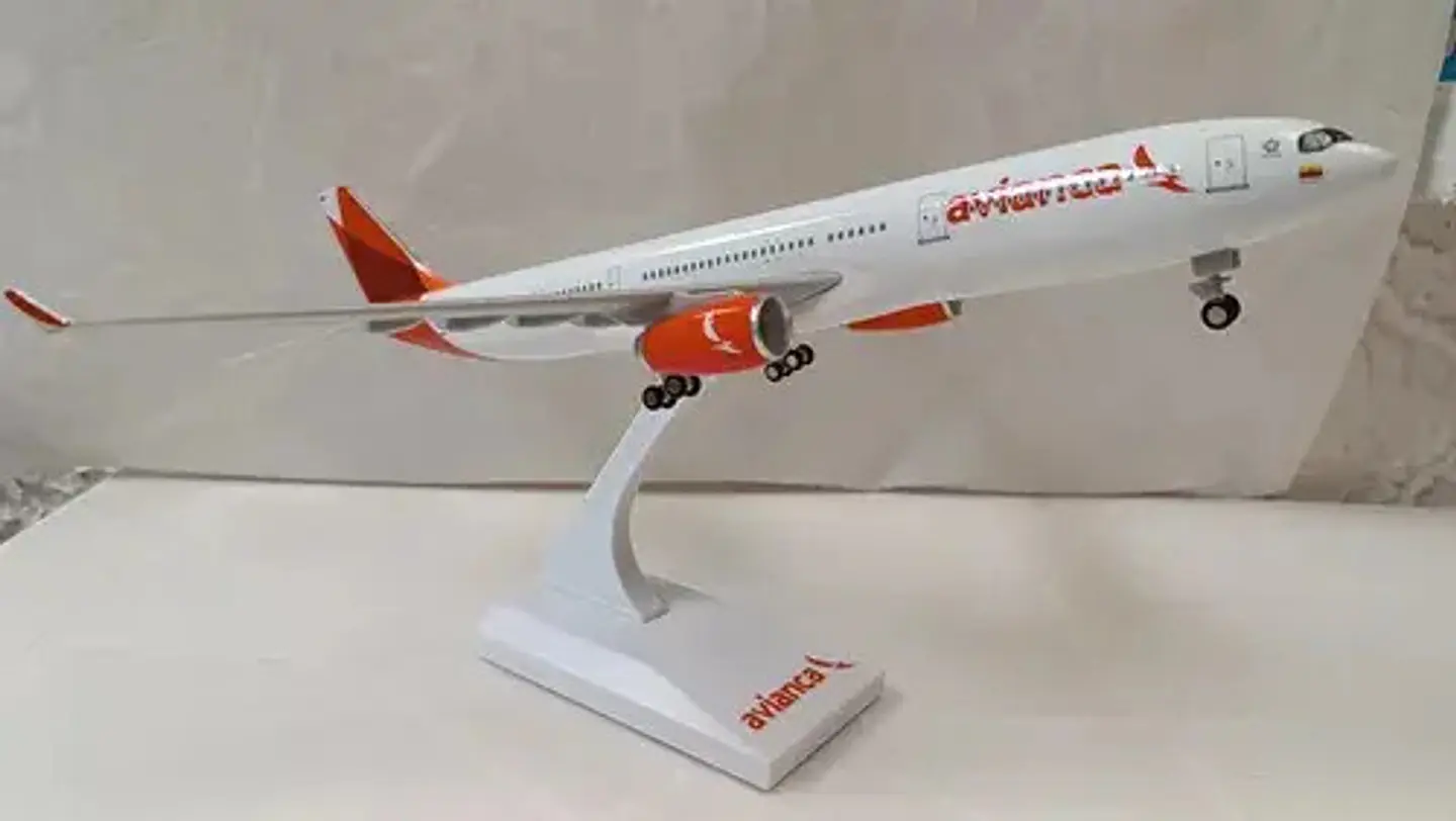 Aviónes Surtidos, Escala 1:200, 32 Cms De Largo, Sonidos. 12