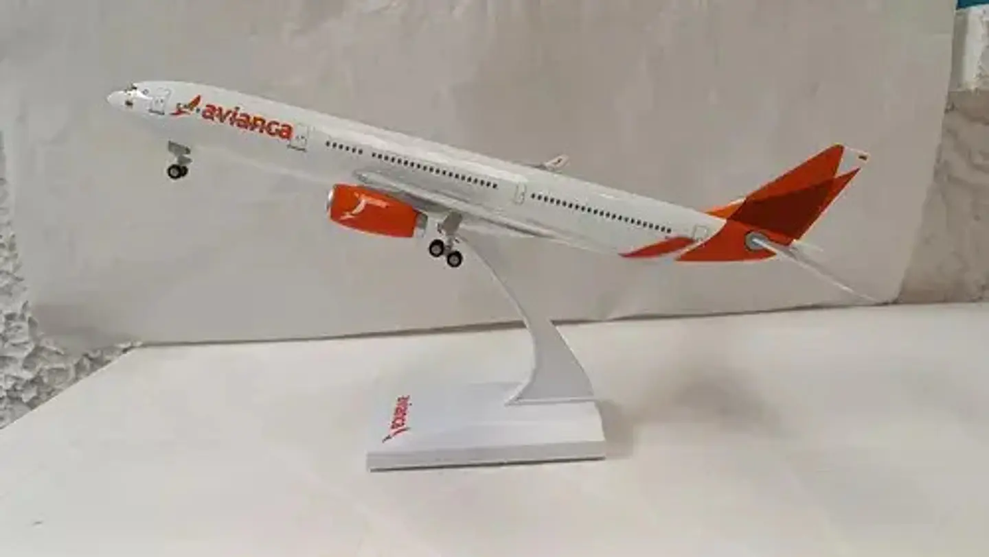 Aviónes Surtidos, Escala 1:200, 32 Cms De Largo, Sonidos. 13