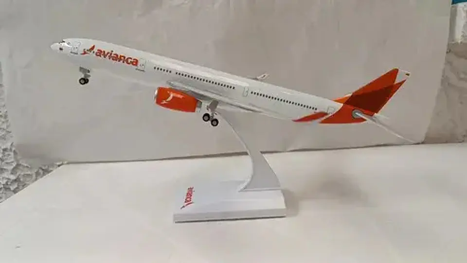 Aviónes Surtidos, Escala 1:200, 32 Cms De Largo, Sonidos. 13
