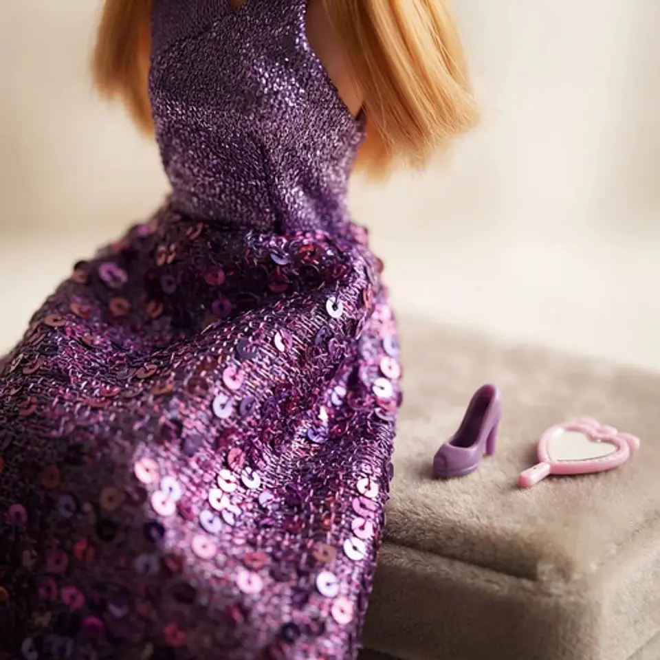 Muñeca Fashion Girl Con Accesorios Y Vestidos Surtidos Regal 5