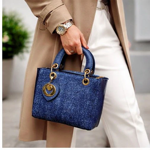 Mala "Liora Signature" – Estruturada & Design Contemporâneo (22cm)