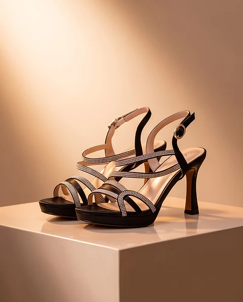 Sandália "Noir Glam" - Cravejada com Plataforma