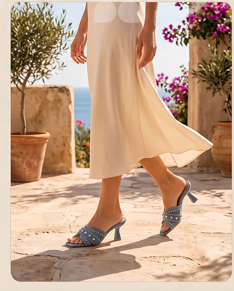 Chanclas "Azzurro" - Azules con tachuelas y tacón